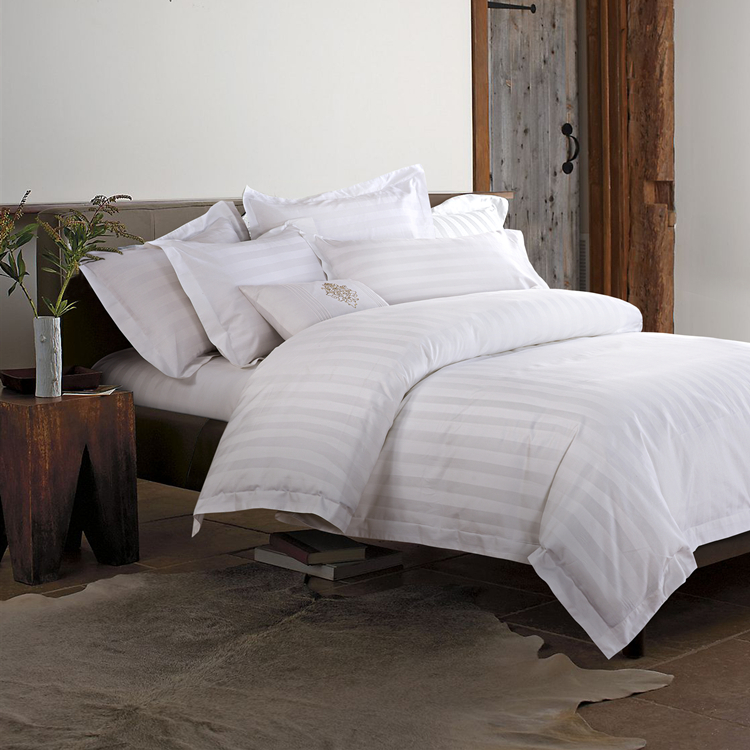 new luxury 100% Polyester cotton bedding set satin down duvet cover
