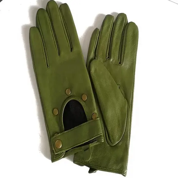 Зеленые кожаные перчатки с металлическими пуговицами
