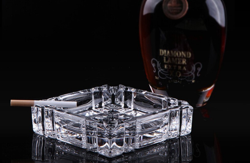 Haonai Diameter 15cm- Clear Glass Ashtray - Round Indoor Ashtray with 4 Cigarette Slots - Perfect Gift for Smokers