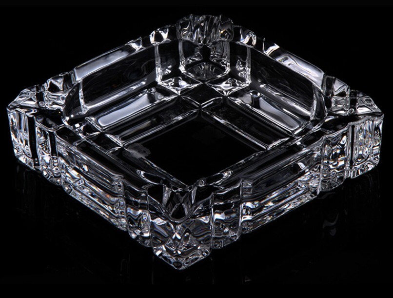 Haonai Diameter 15cm- Clear Glass Ashtray - Round Indoor Ashtray with 4 Cigarette Slots - Perfect Gift for Smokers