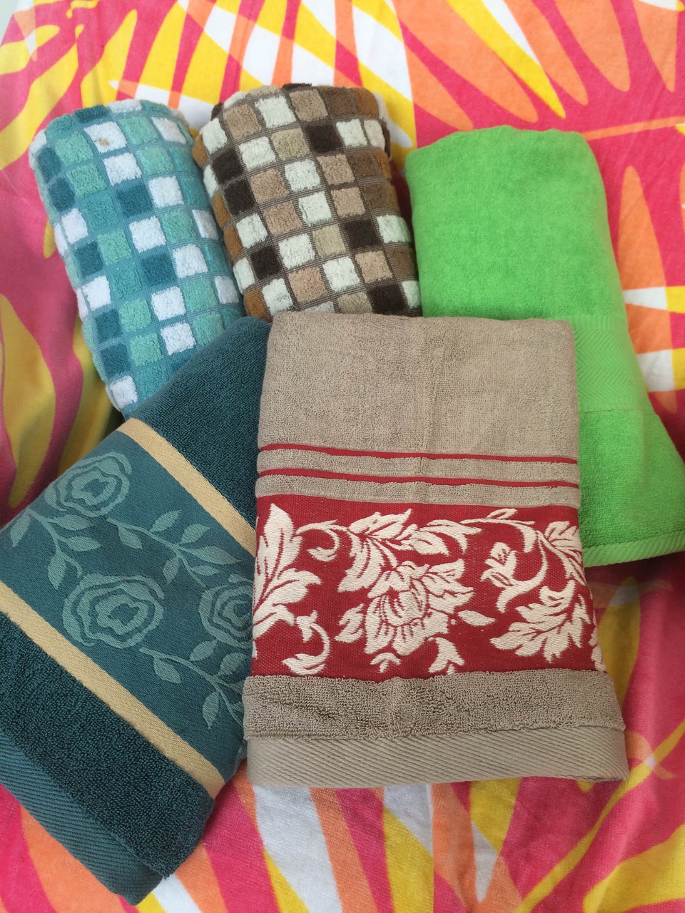 jacquard border bath towel