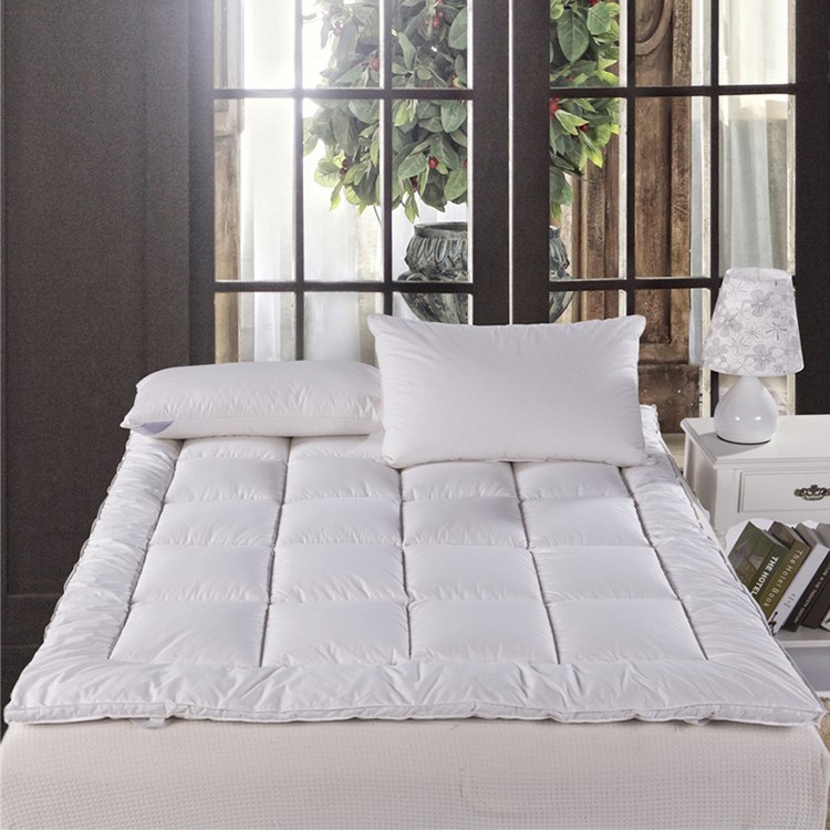 High Quality China Factory Queen Size Down Feather Polyester Baby Adult Mattress Topper