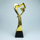 Custom heart shape crystal golden resin trophy for souvenir gifts