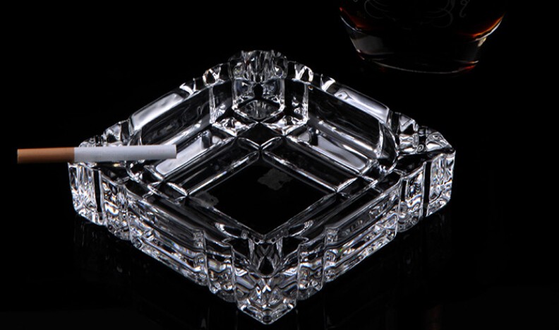 Haonai Diameter 15cm- Clear Glass Ashtray - Round Indoor Ashtray with 4 Cigarette Slots - Perfect Gift for Smokers