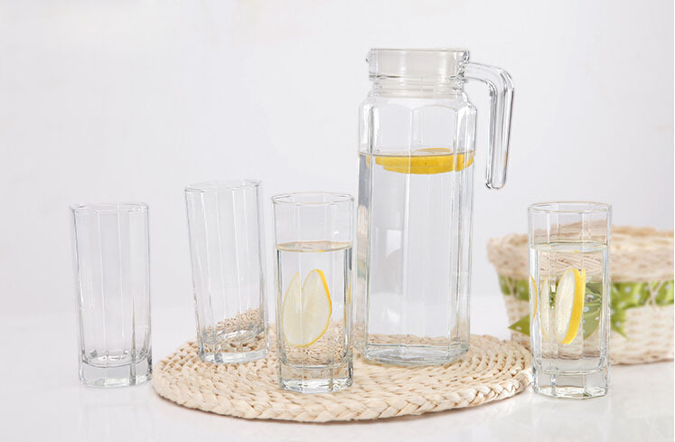 High quality 1.3L glass Jug & glass Pitcher with plastic lid Glass drinking jug