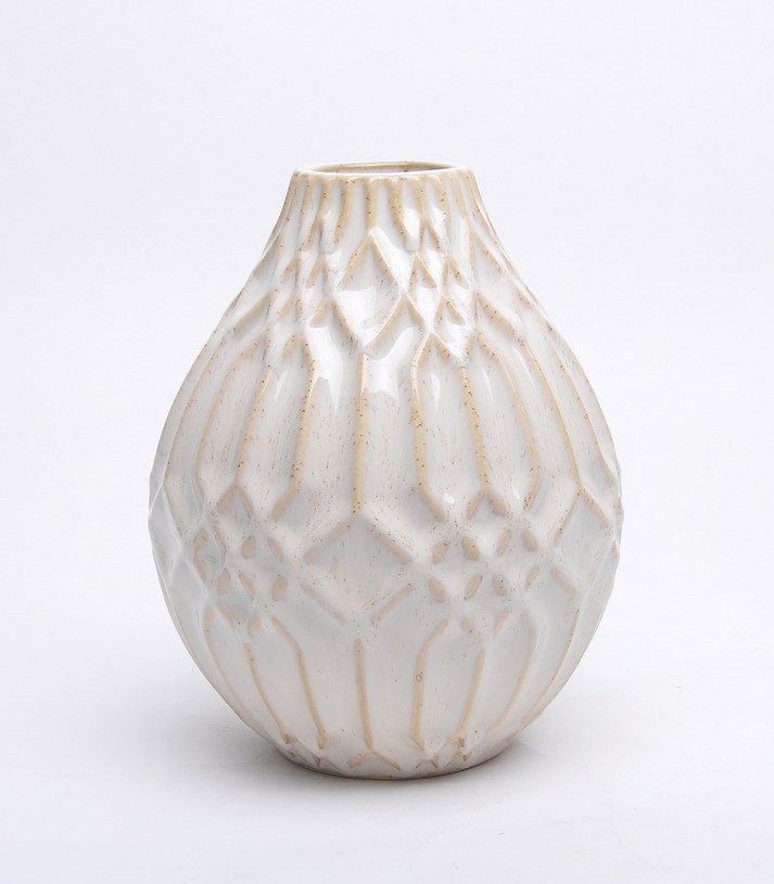 Classic style home decor embossed flower bud mini ceramic vase for japanese