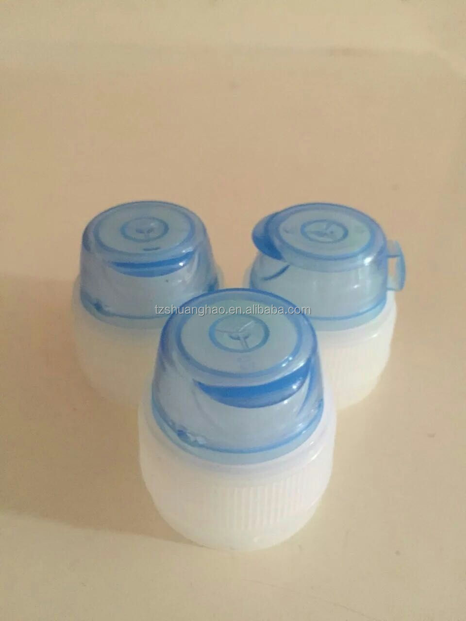 ペットボトルのフタ ペットボトルのフタに広がる小さな世界観に魅了！制作者に話を
