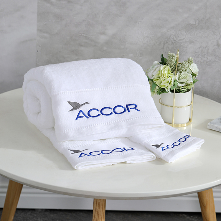 100% Cotton White Color Hotel Bathroom Dobby Border Towel Set With Hotel Logo Embroidery