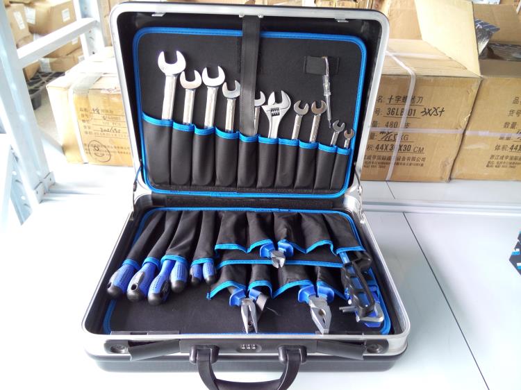 02LB011 China High Quality 72 Pcs Combination Master Hand Tool Set box