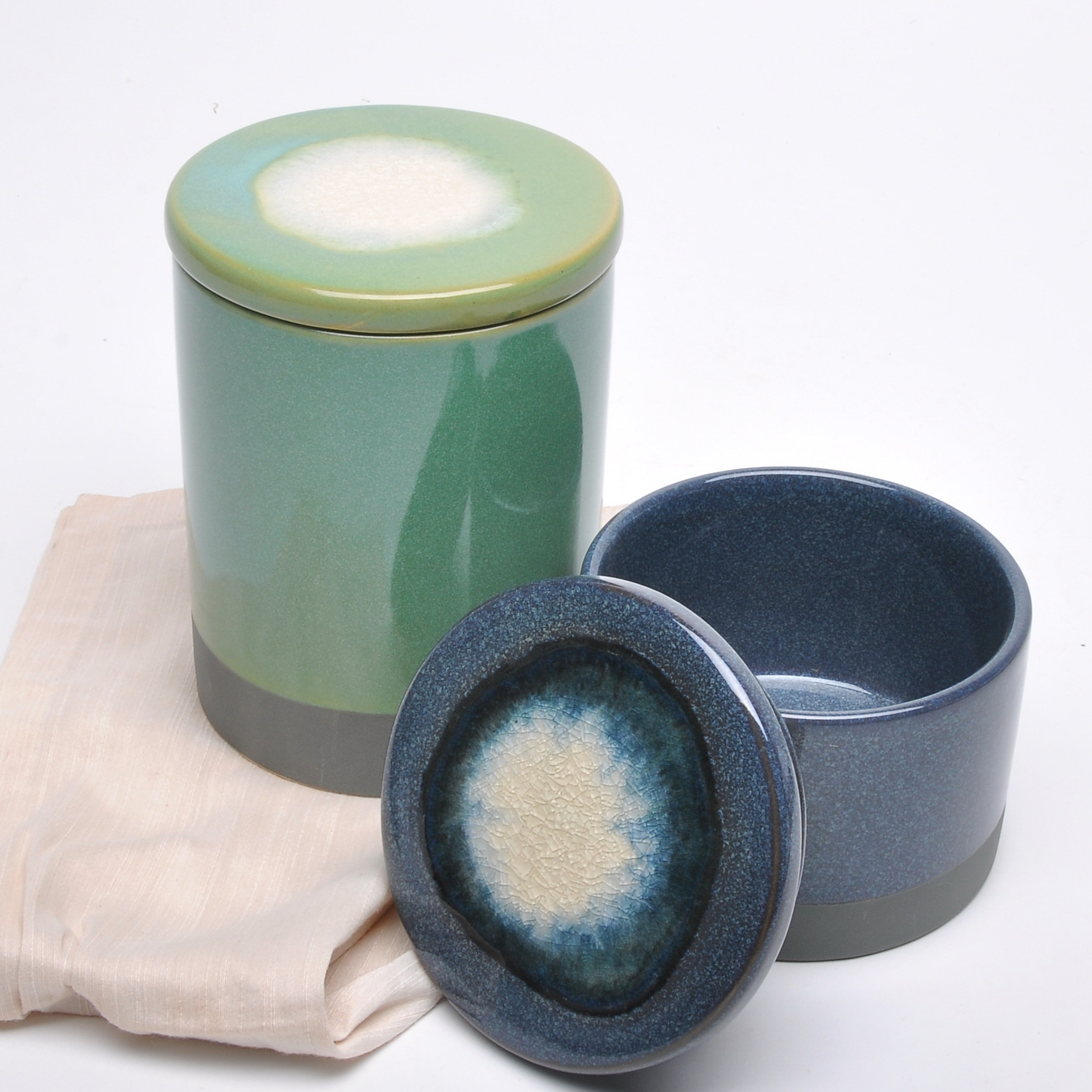 Fancy design customized home decoration warm gift porcelain candle holder  empty ceramic candle jar