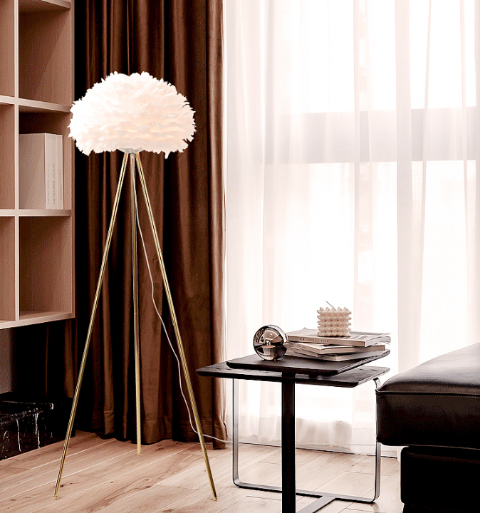 Nodic warmth bedroom romantic white metal luxury tripod feather light standing floor lamp