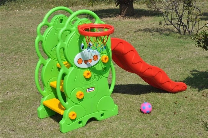 Cheap Factory Price Bear Plastic slide with Basketball Ring