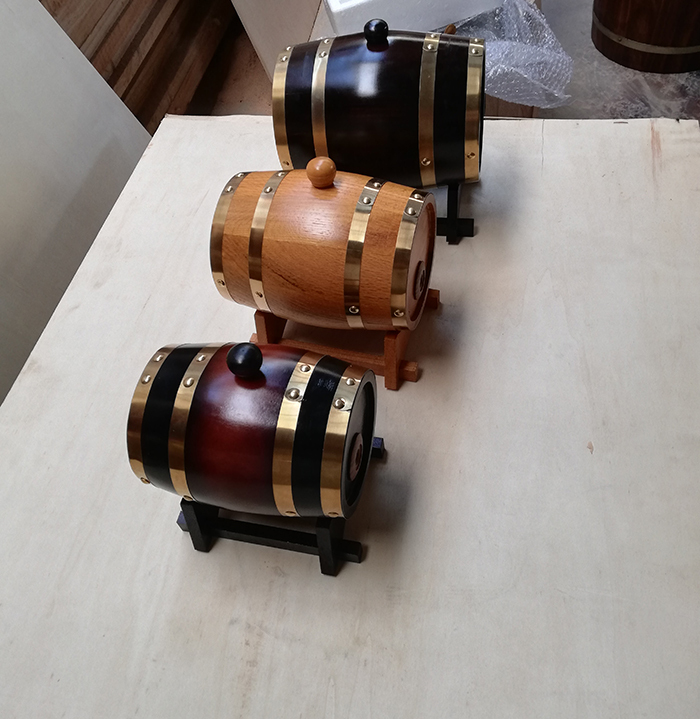 1L varnish finish pine wood wine barrel for whisky,brandy and customized laser carving logo