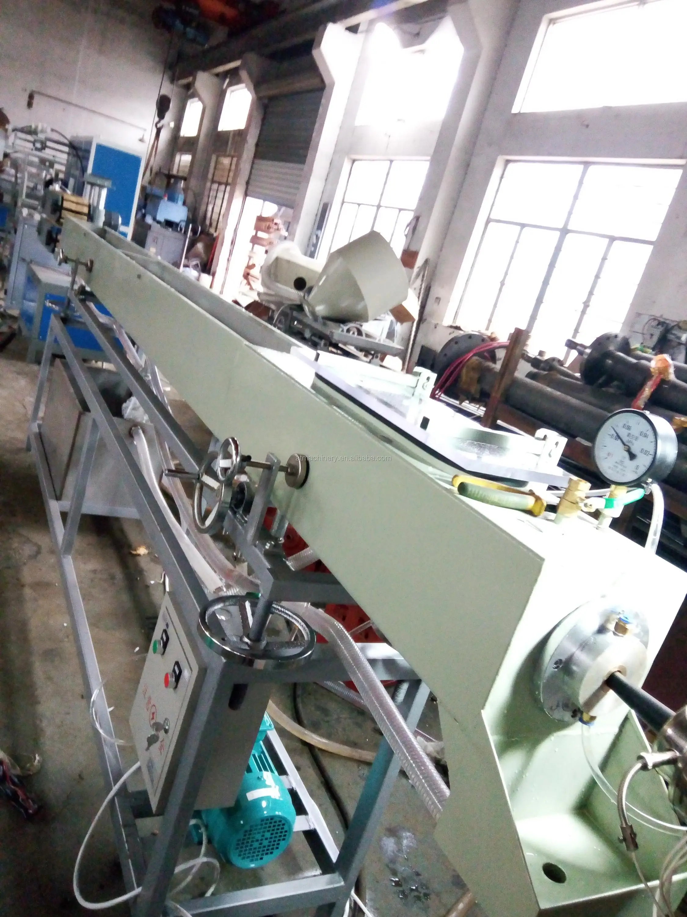 HDPE plastic pipe making machine/plastic water pipe production line