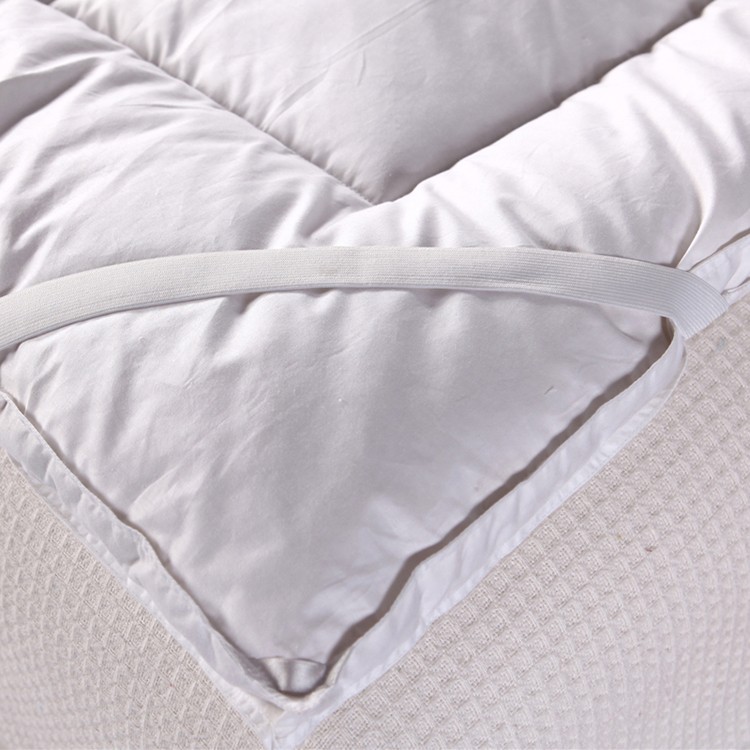 High Quality China Factory Queen Size Down Feather Polyester Baby Adult Mattress Topper