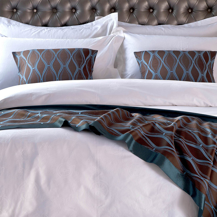Luxury hotel bedding set bed runner with unitized cushion