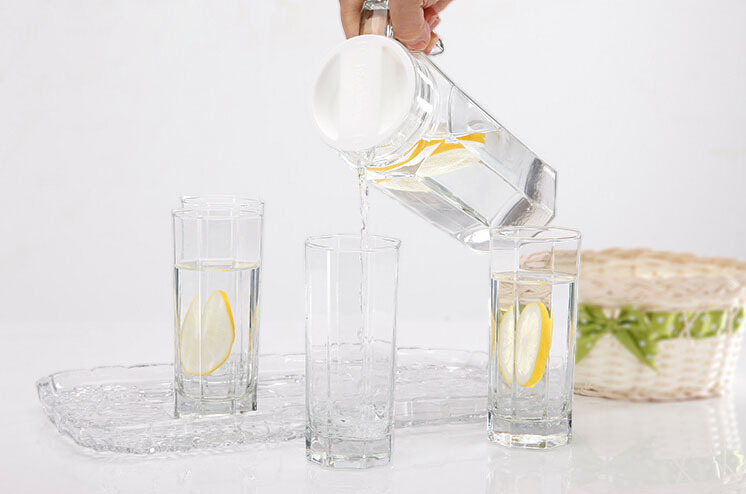 High quality 1.3L glass Jug & glass Pitcher with plastic lid Glass drinking jug