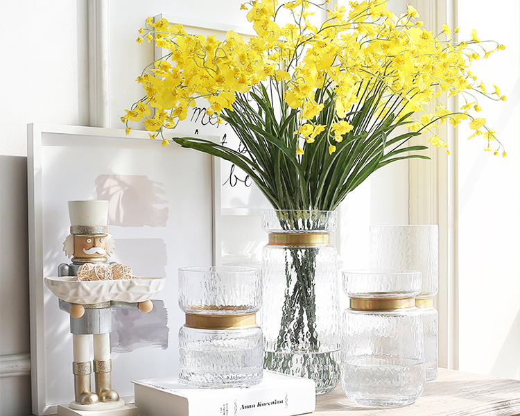 Bixuan Vases Clear Hammered Glass Flower Arrangement Vase Brass Gold Band Decor Dining Table Centerpieces, 7.9'' H x 5.4'' D