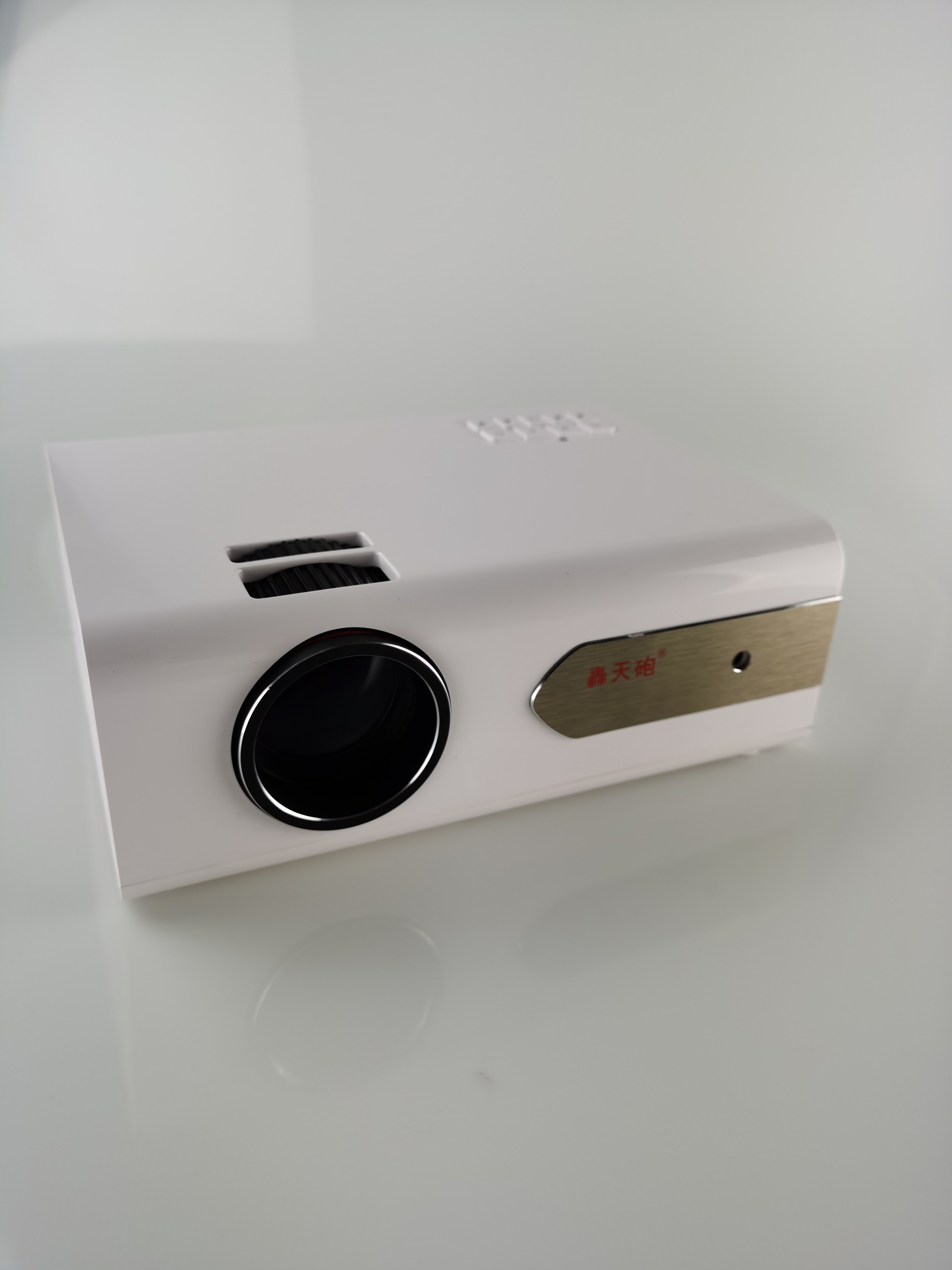 Amazon hot sell full HD 1080p support Mini Portable LED Projector for home cinema video proyector