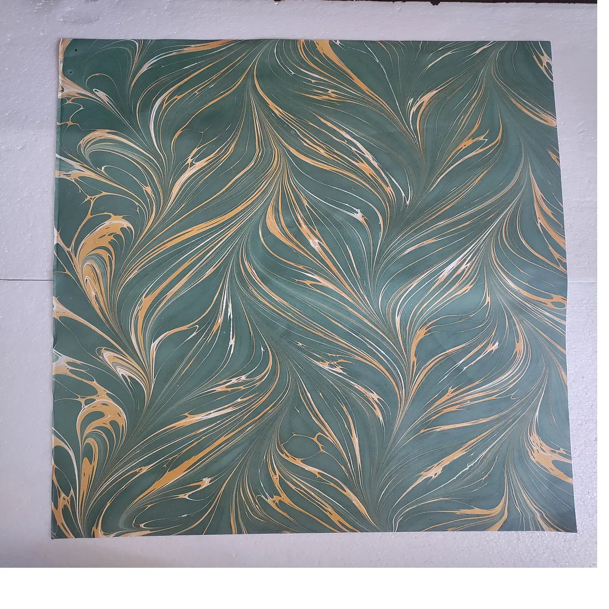 Сделанный на заказ абстрактный дизайн ручной Мраморной бумаги из хлопчатобумажной бумаги размером 56*76 см доступен в нескольких цветах