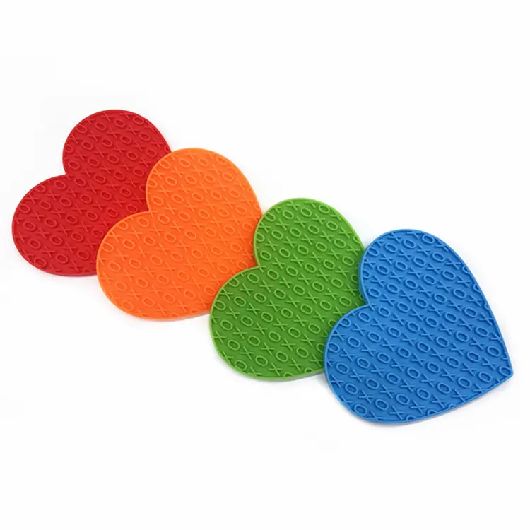 New Heart Shape  Pet Bathing Dog Training Slow Dispensing Mat Dog Lick pad Peanut Butter Dog Lick mat