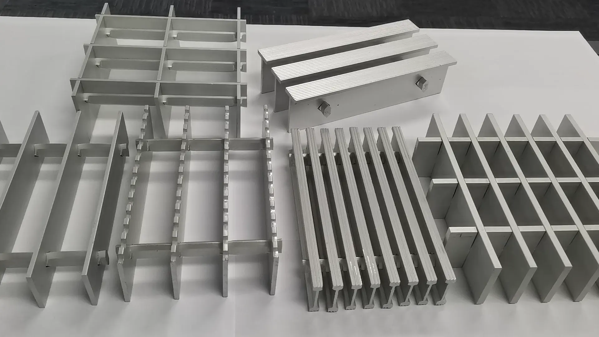 Shandong Factory Free Sample Building Materials Q235 Galvanized Steel Grating Welded Grating