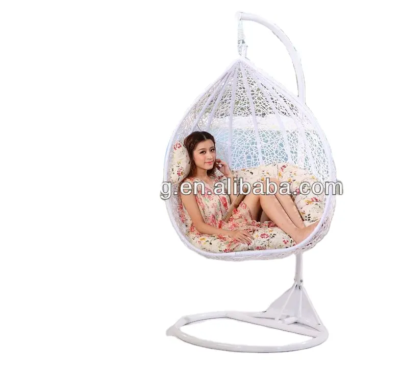 Love & Rattan egg chair hanging