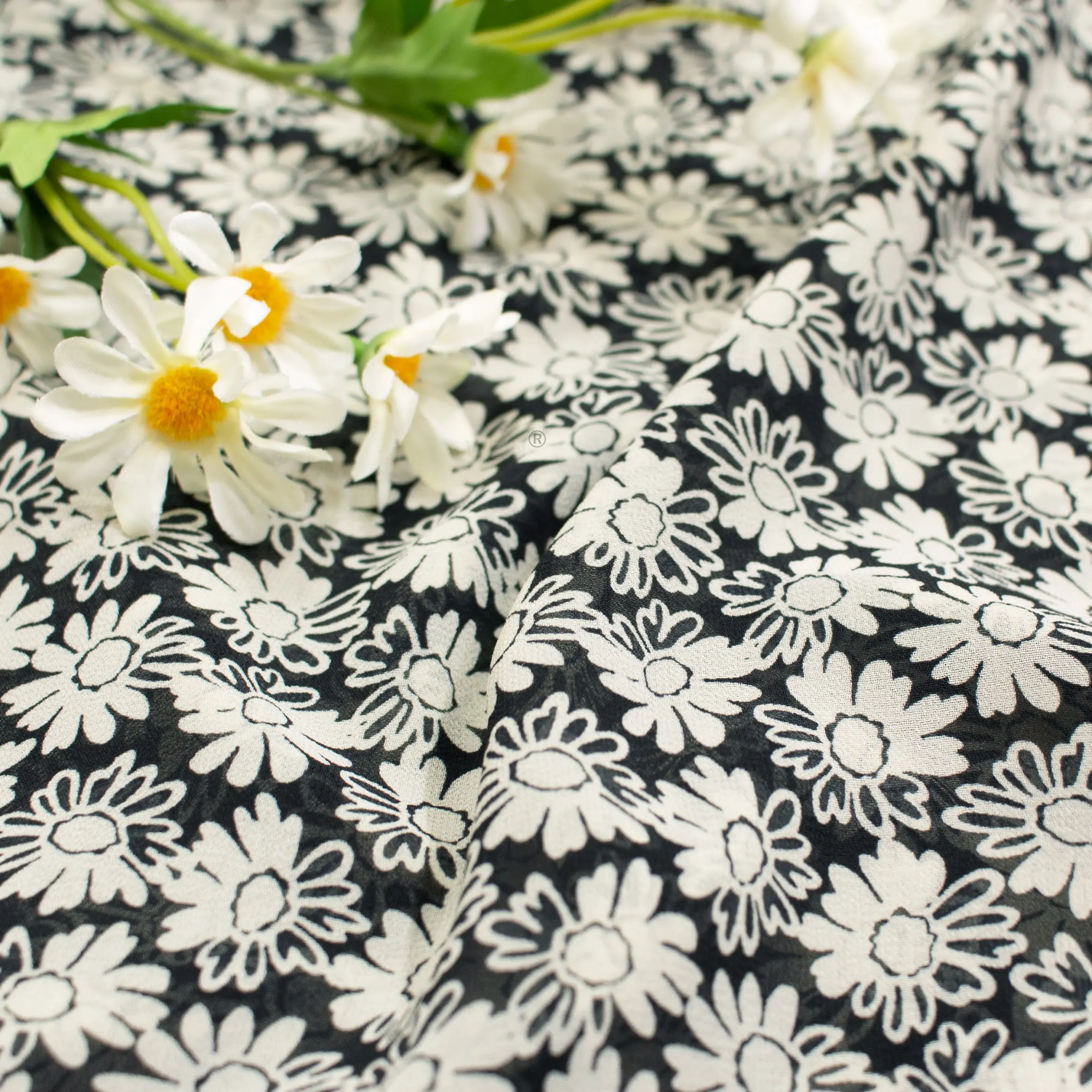 WI-A14 Hot Sale 100% Polyester Women Textile Floral Daisy Pattern Fabric Screen Printing In Stock