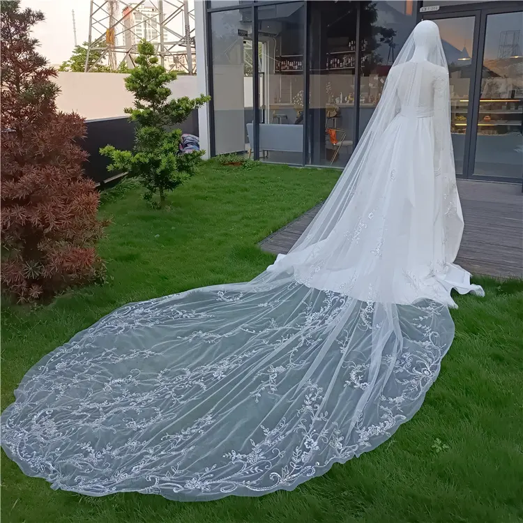 Exquisite Style Design Floral Leaf Patterned Sequin Applique Long Wedding Veil For Bride