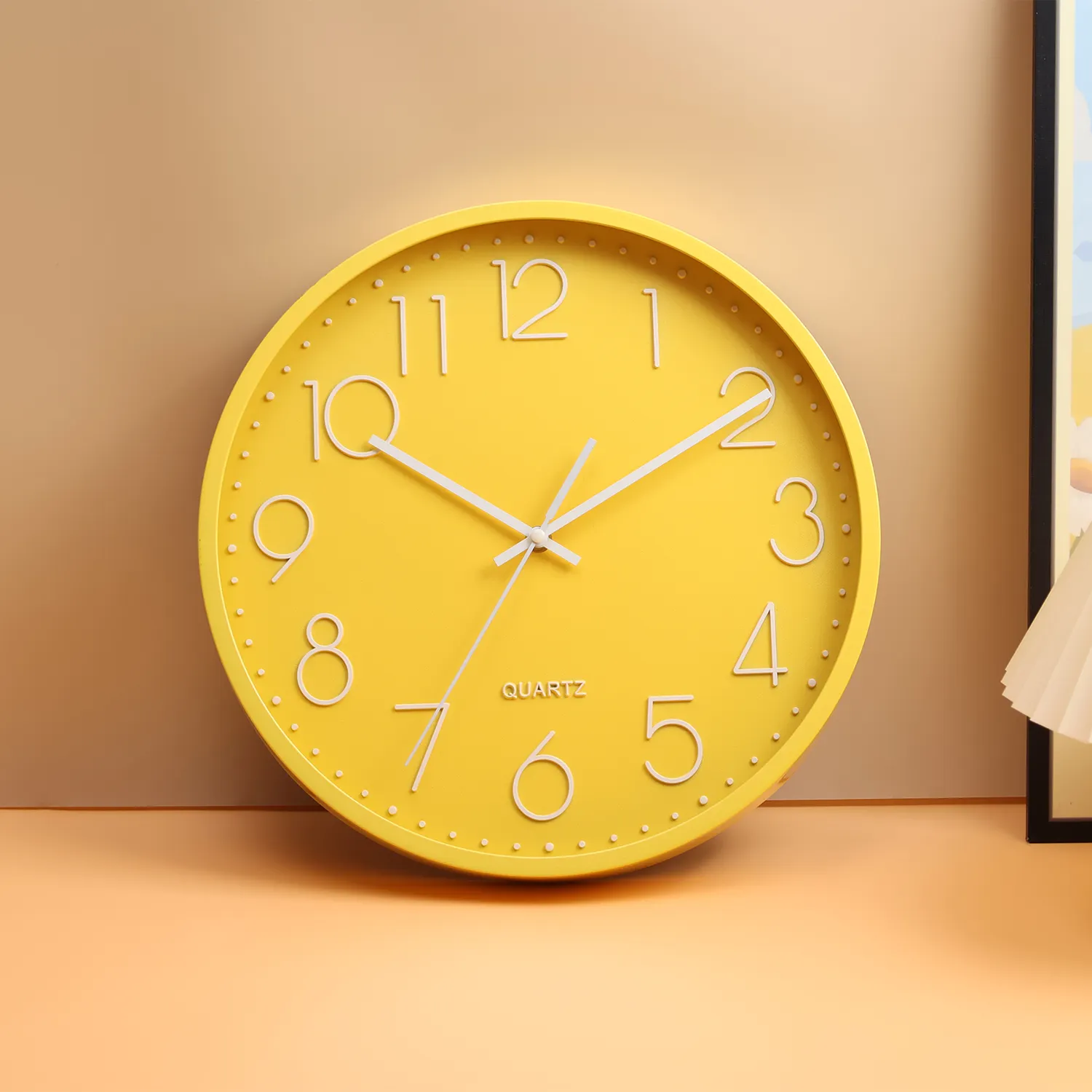 Круглые настенные часы с логотипом на заказ, декоративные настенные часы для дома, модные пластиковые современные настенные часы