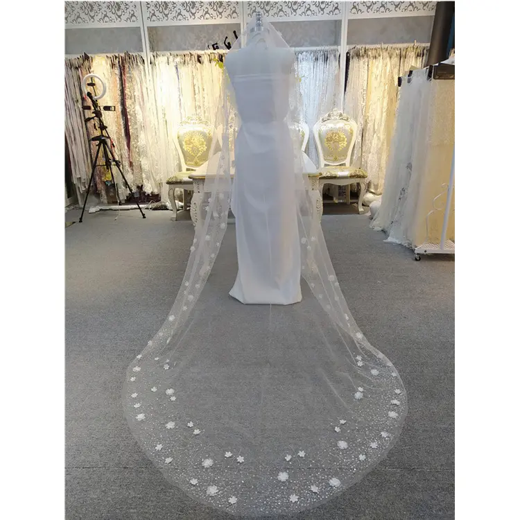 Latest Romantic Glitter Sequin 3D Flowers Design Ivory Wedding Veil For Bride