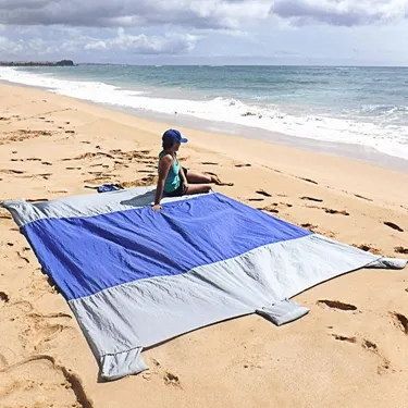 Оптовая продажа с фабрики, простые тканые Легкие прямоугольные уличные нейлоновые пляжные одеяла 210T Ripstop