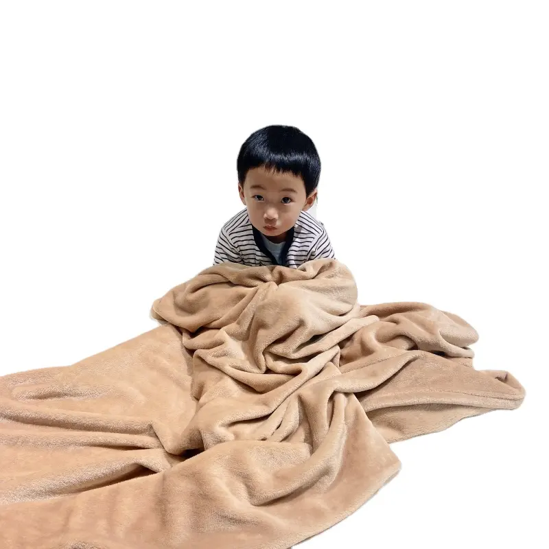 Прямая поставка из Китая, бесплатный образец, оптовая продажа, дешевое однотонное фланелевое одеяло, летнее одеяло