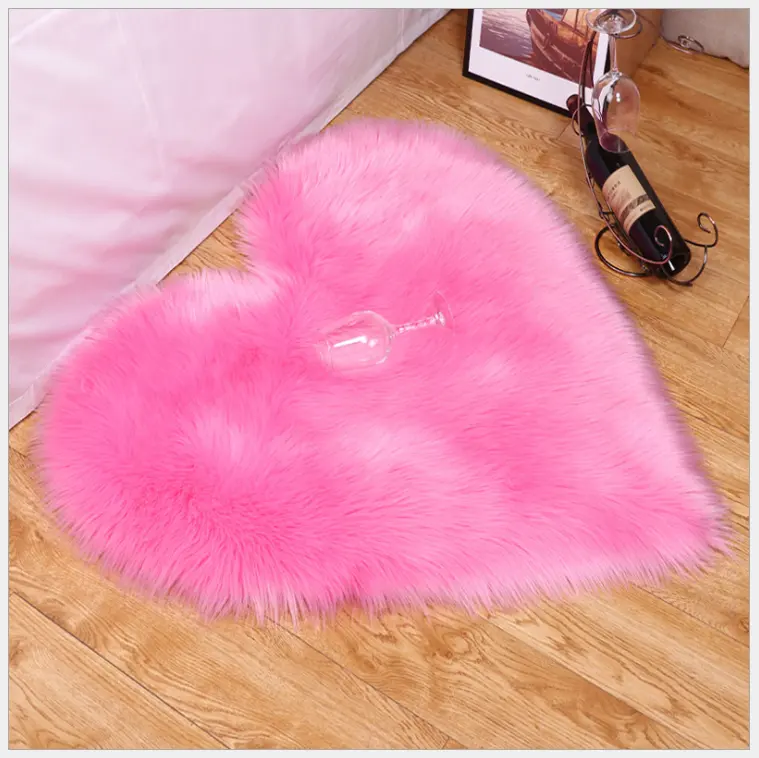 Wholesale 2020 hot sale heart shaped fur leather rugs faux carpets women for home