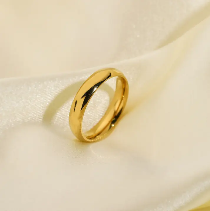 Простая нержавеющая сталь 18K позолоченное водонепроницаемое высококачественное свадебное кольцо для пары