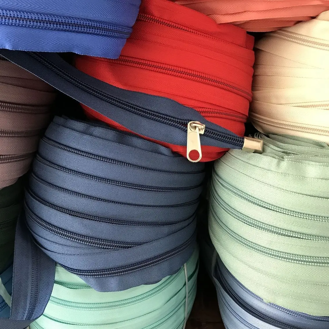 Zipper Long Chain Factory Custom Nylon for Bags Suitcase 3# 5# 7# 8# 10# Nylon Zipper Roll For Sale