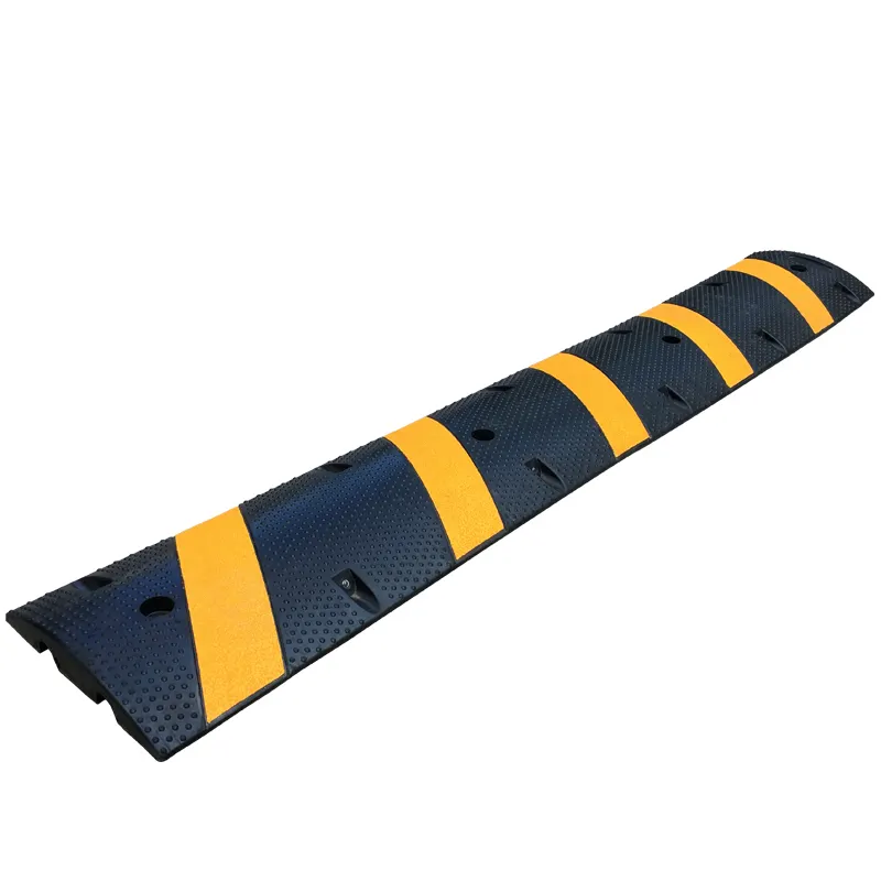 183cm High Loading Capacity Flexible  Road Driveway Reflective Recycled Rubber  Car Ramp Traffic Calming Rubber Speed Hump