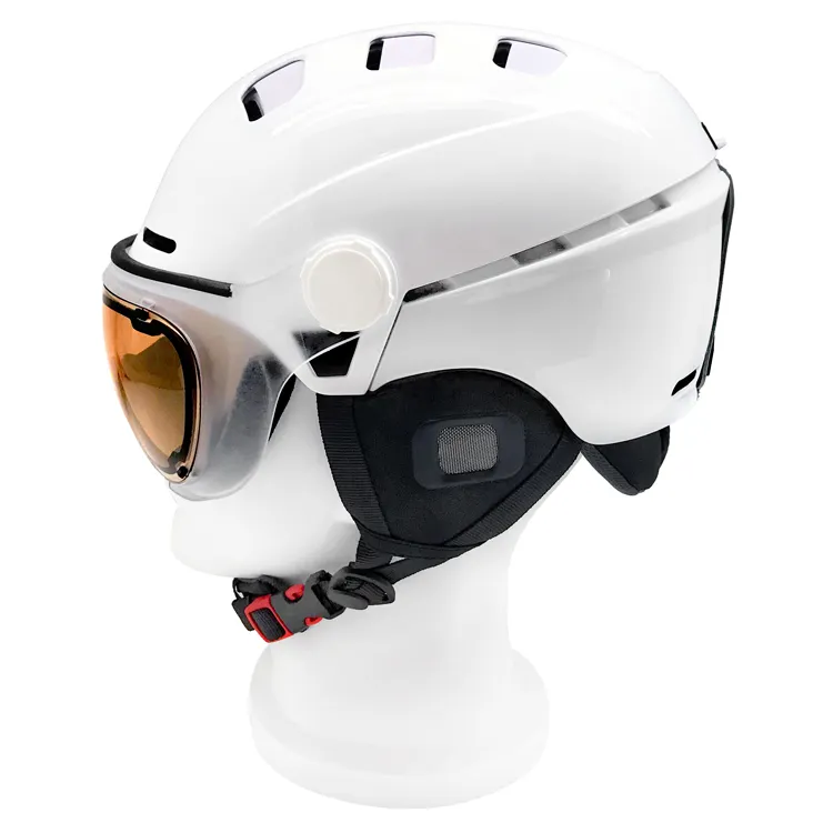 Спортивный защитный шлем для лыж