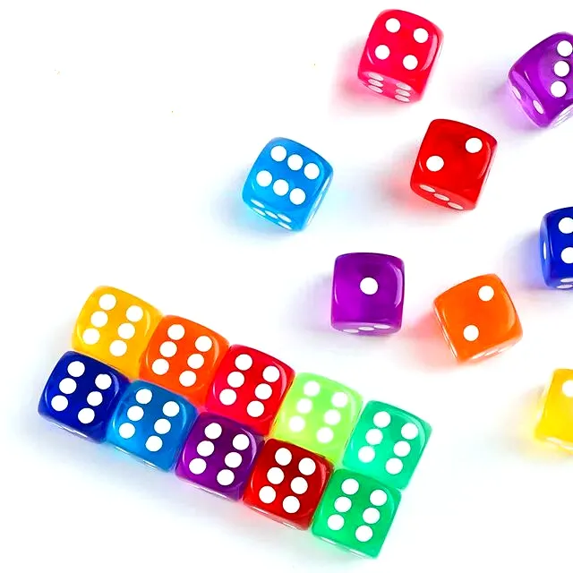 Набор ярких и дешевых пластиковых кубиков из драгоценных камней для игры в игру