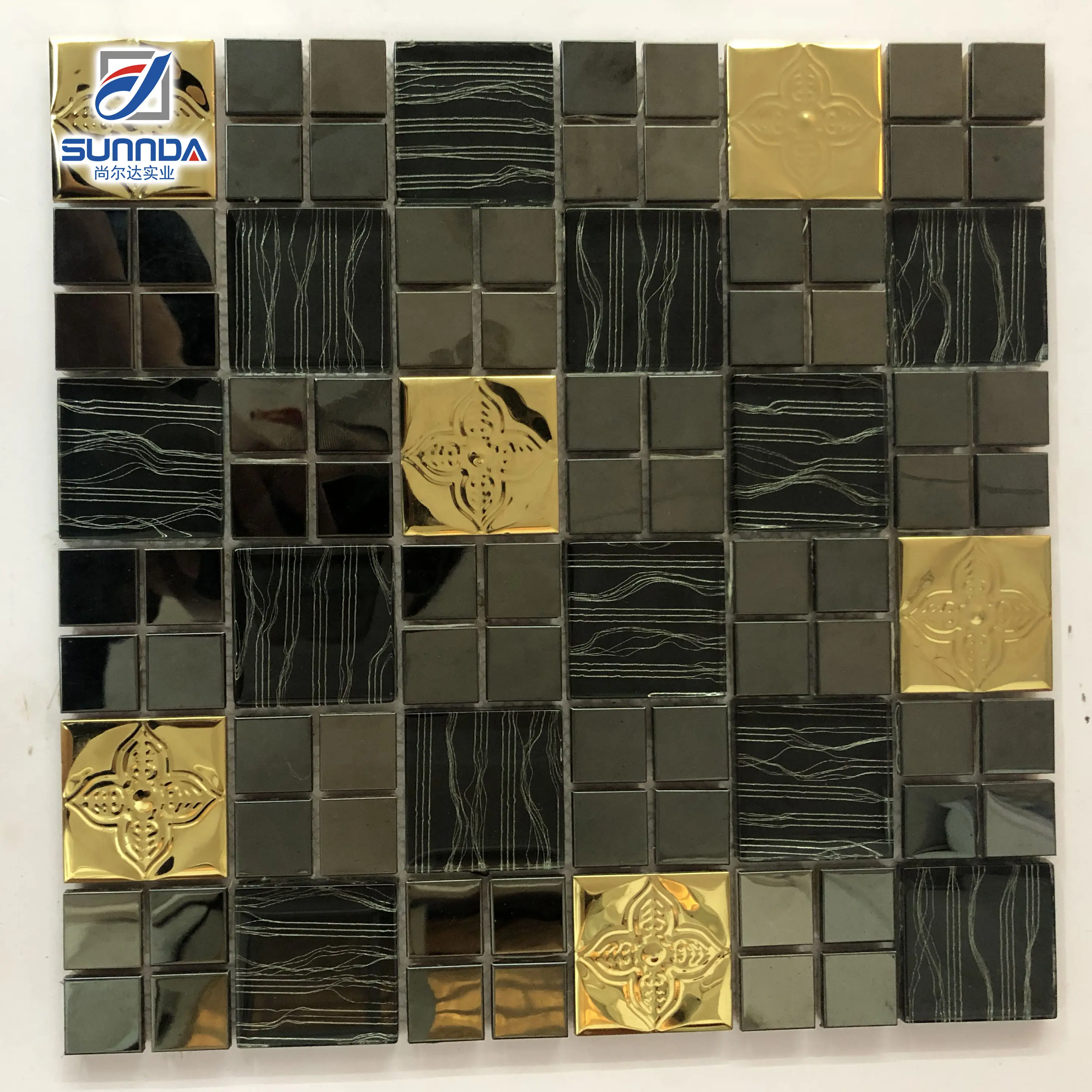 24x24 комнаты Настенные декоративные золотые ламинированные мозаичные стеклянные высококачественные роскошные мраморные мозаичные плитки