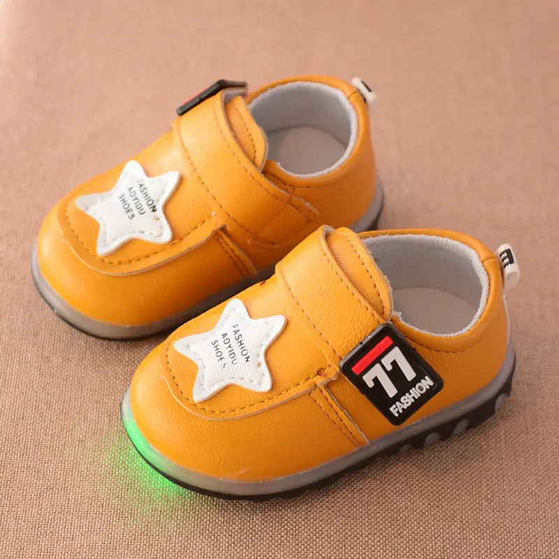 2022 Hot Selling Autumn And Winter New Style 1 Year Old Baby PU Toddler Shoes With Flashing Lights For Baby Toddlers Soft Shoes