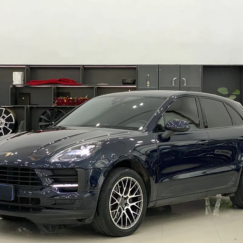 Подержанный автомобиль, семейный автомобиль, внедорожник Porsche Panamera. Консультации по обслуживанию клиентов Macan 718