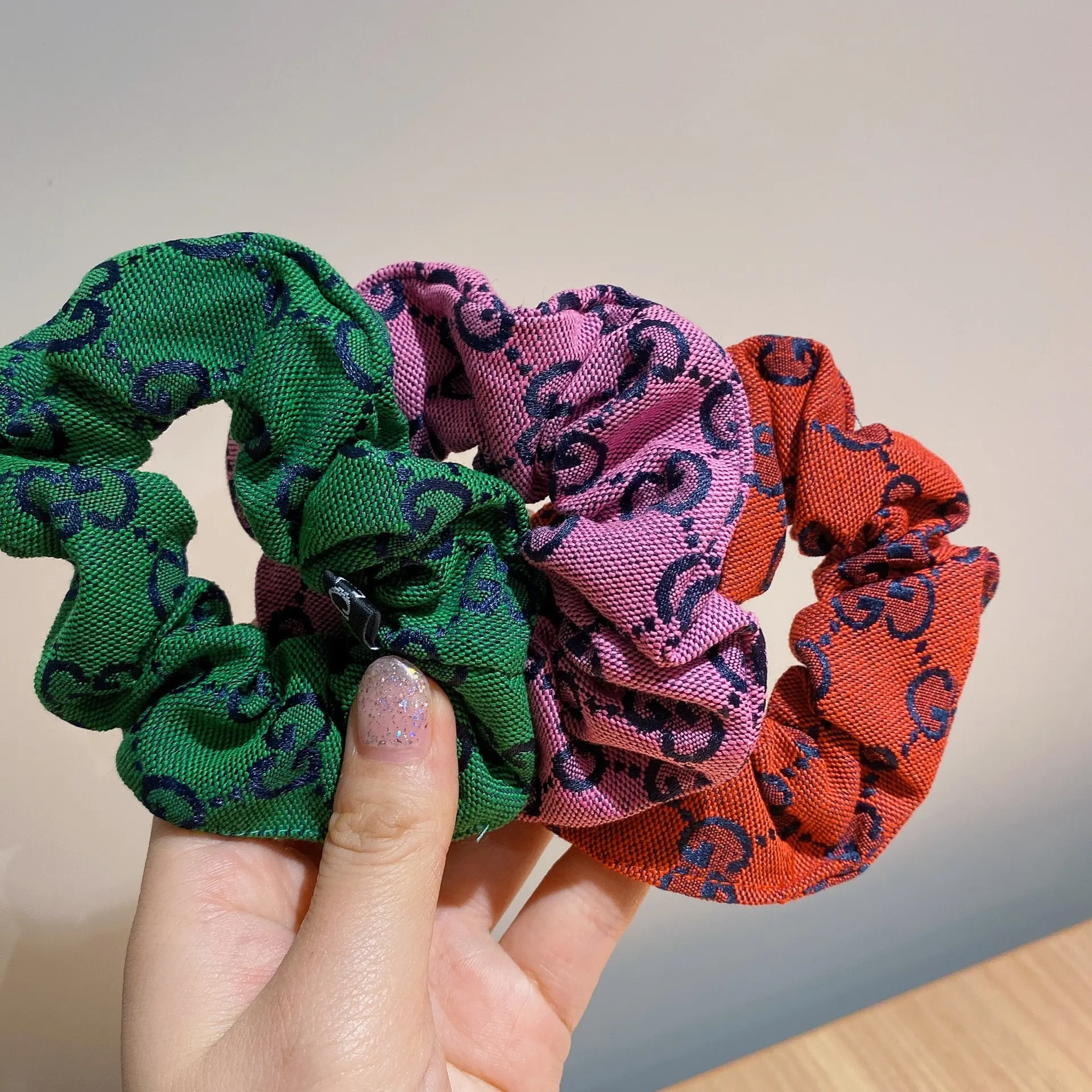 Hot Sale Designer Oversize Hair Bow Scrunchies Famous Brand Luxury Letter Printed Scrunchy Hair Band For Girls