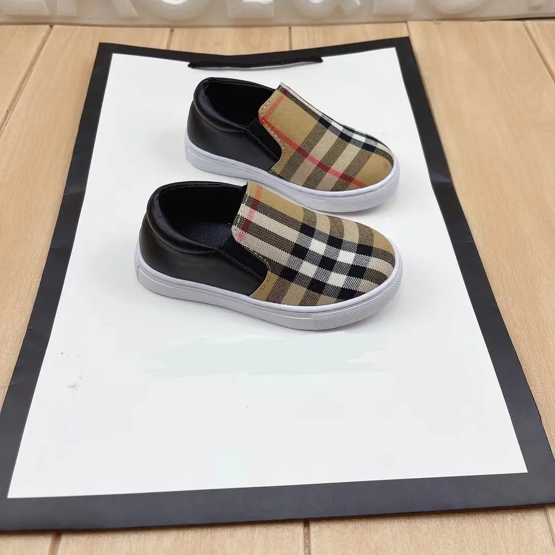 Stylish plaid canvas shoes for boys and girls