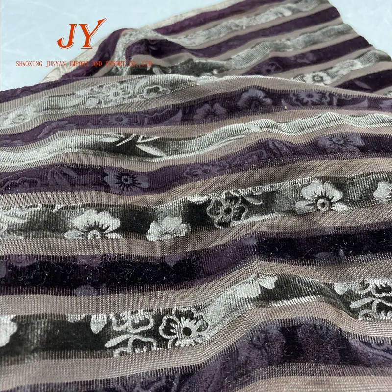 Бесплатный образец, низкий минимальный заказ, супер мягкое рельефное бархатное Норковое одеяло, полиэфирная полосатая ткань