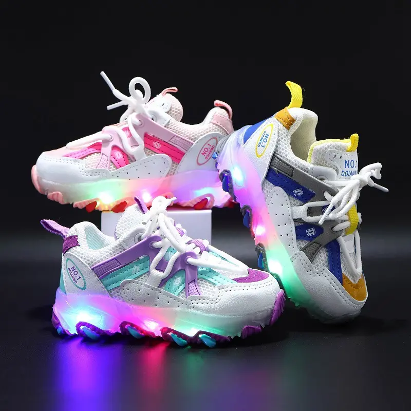 2021 New Arrival Children's Casual Walking Style Shoes Breathable Mesh Light Up Shoes