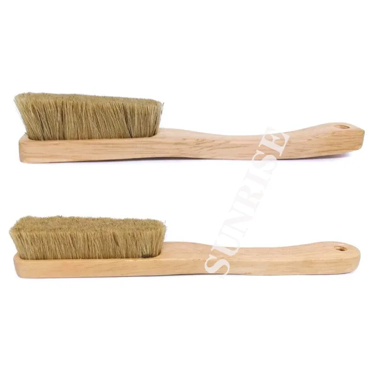 Bouldering Brush with Wooden Handle A brush for removing excess magnesium dust or dust from your hands