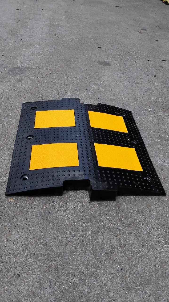 Road Traffic Bump New Portable Products Safety Speed Bump Rubber Traffic Road Bump