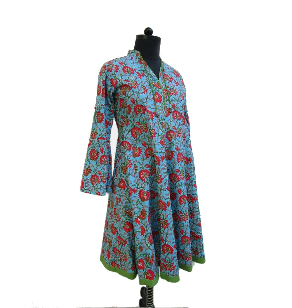 Хлопковое платье-макси karni с красным цветком и синей тканью