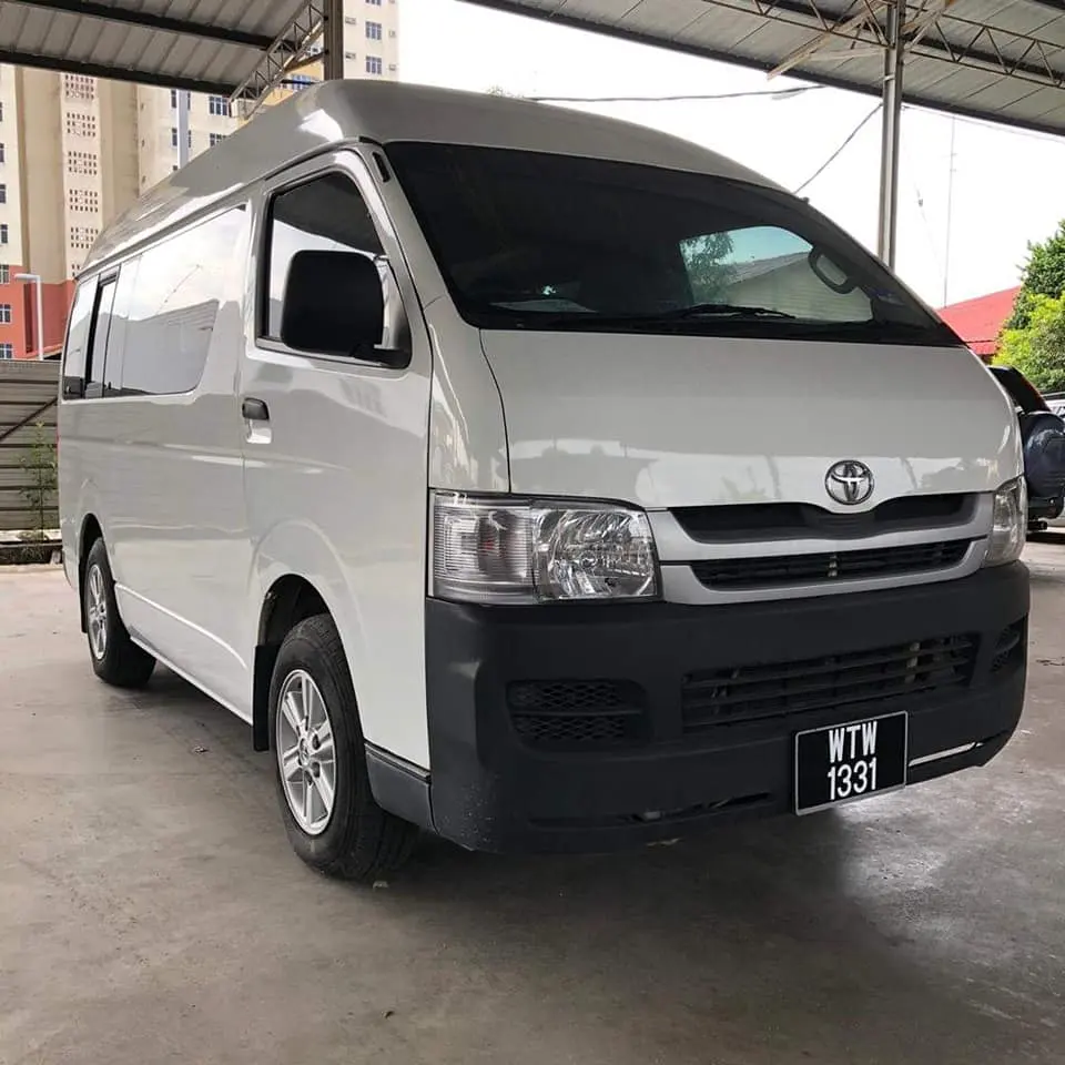 Б/у белый автобус Toyota HIACE, распродажа